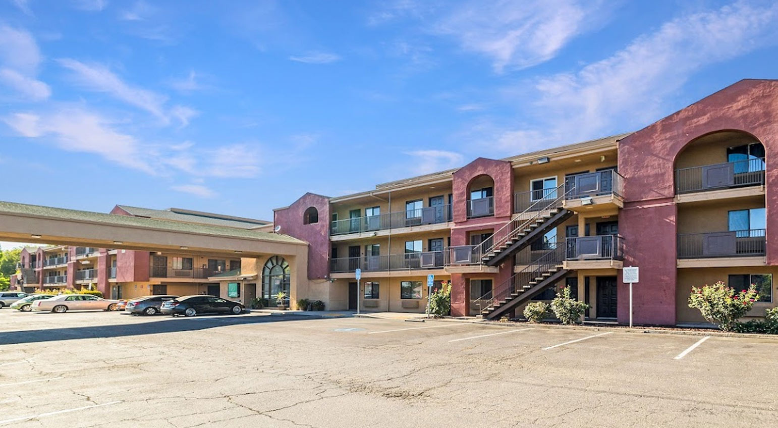 Budgetel Inn & Suites – Airport