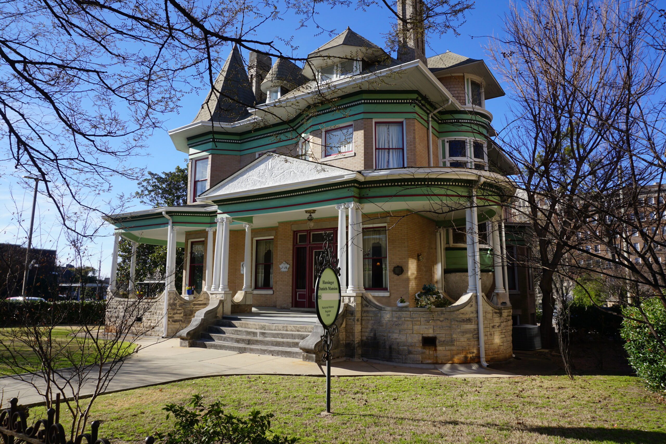 Hassinger Daniels Mansion Bed and Breakfast