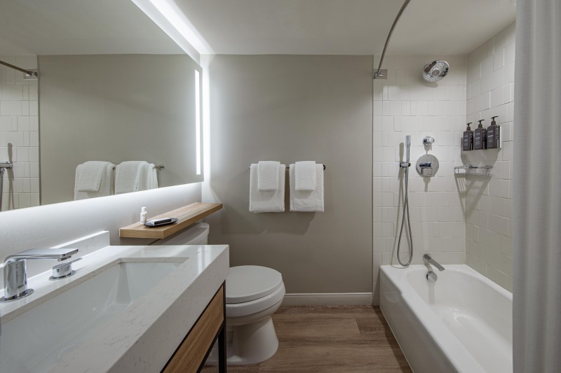 Queen Queen Bathroom