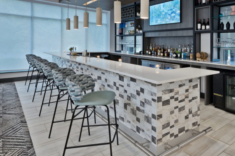Full Service Bar