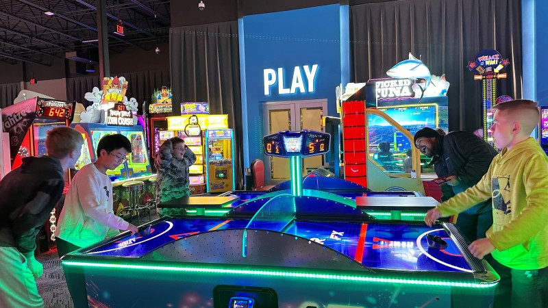 Dave & Buster's game image